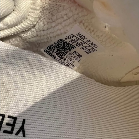 Adidas Yeezy Boost 350 V2 Bone (Discontinued) - Picture 8 of 8